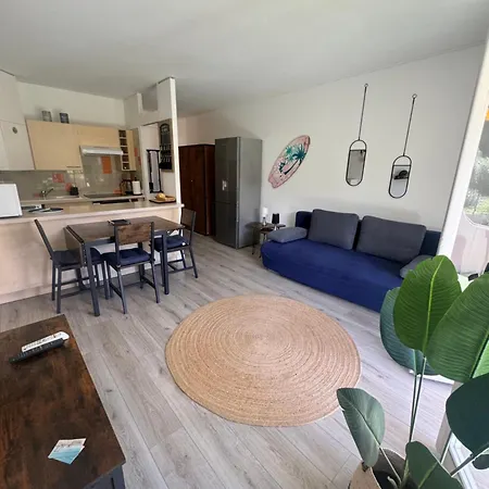 Apartmán Climatise, Jardin, Parking